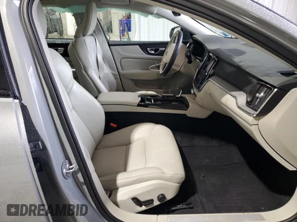 ✅ 2024 Volvo S60 Plus Dark Theme • VIN: 7JRH60FL0RG287428 • Lot: 84038504. Wystawiony na Copart z przebiegiem 312 mil. Bezpłatny archiwum sprzedaży aukcyjnych z USA i szczegółowy raport historii pojazdu na DreamBid. Zdjęcie 7.