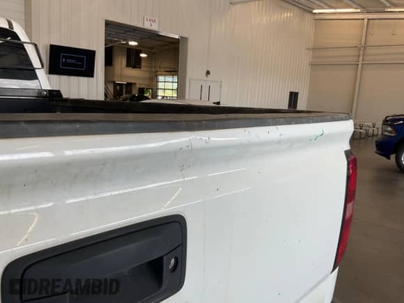 2019 Chevrolet Silverado 2500HD Work Truck z VIN 2GC2KREG0K1210313, wystawiony jako IAAI lot #43064799 z przebiegiem 91 627 mil mil oraz . Historia ofert i sprzedaży dostępna na DreamBid. Obrazek 1.