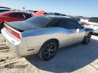 ✅ 2010 Dodge Challenger SE • VIN: 2B3CJ4DV9AH322223 • Lot: 46477745. Wystawiony na Copart z przebiegiem 191 298 mil. Bezpłatny archiwum sprzedaży aukcyjnych z USA i szczegółowy raport historii pojazdu na DreamBid. Zdjęcie 3.