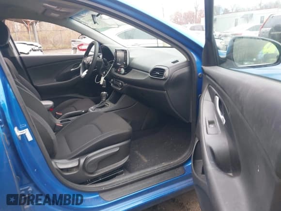 ✅ 2018 Hyundai Elantra • VIN: KMHH35LE5JU021057 • Lot: 43755207. Listed on IAAI with 33,053 mi. Free auction sales archive from the USA and detailed vehicle history report at DreamBid. Image 5.