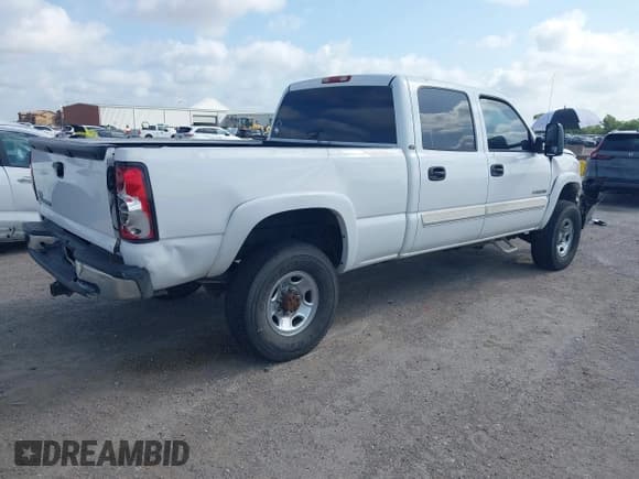✅ 2006 Chevrolet Silverado 2500HD LT2 • VIN: 1GCHK23U56F109356 • Lot: 42545620. Wystawiony na IAAI z przebiegiem 198 072 mil. Bezpłatny archiwum sprzedaży aukcyjnych z USA i szczegółowy raport historii pojazdu na DreamBid. Zdjęcie 4.