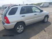 ✅ 2010 Kia Sportage LX • VIN: KNDKGCA38A7710898 • Лот: 43202517. Опубликован ранее на IAAI с пробегом 220 554 миль. Бесплатный доступ к архиву аукционных продаж из США и подробный отчёт об истории автомобиля на DreamBid. Изображение 4.