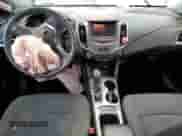 2019 Chevrolet Cruze LT z VIN 3G1BE6SM5KS540364, wystawiony jako Copart lot #68926362 z przebiegiem 65 110 mil mil oraz . Historia ofert i sprzedaży dostępna na DreamBid. Obrazek 8.