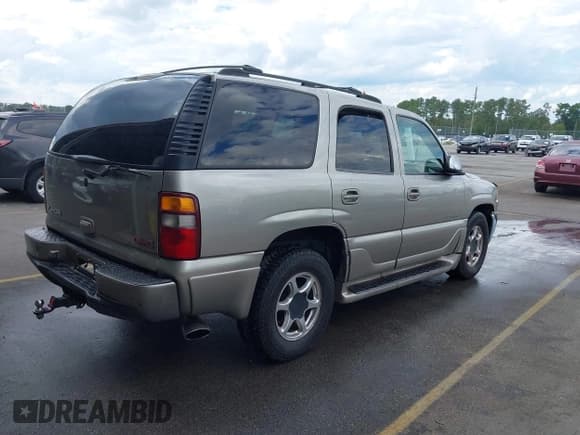 ✅ 2002 GMC Yukon Denali • VIN: 1GKEK63U52J120525 • Lot: 43296207. Listed on IAAI with 337,726 mi. Free auction sales archive from the USA and detailed vehicle history report at DreamBid. Image 4.