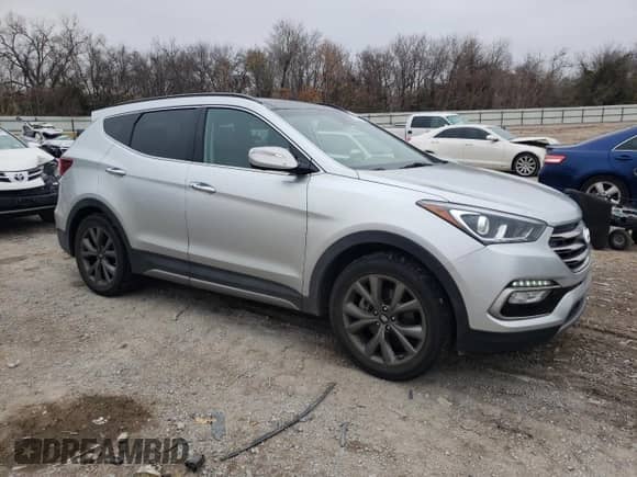 ✅ 2017 Hyundai Santa Fe Ultimate • VIN: 5XYZWDLA4HG502047 • Lot: 70181452. Wystawiony na Copart z przebiegiem 50 979 mil mil. Skorzystaj z bezpłatnego archiwum sprzedaży aukcyjnych z USA i zobacz szczegółowy raport historii pojazdu na DreamBid. Zdjęcie 4.