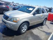 ✅ 2007 Kia Sorento LX • VIN: KNDJD736475734168 • Лот: 42280986. Опубликован ранее на IAAI с пробегом 183 385 миль. Бесплатный доступ к архиву аукционных продаж из США и подробный отчёт об истории автомобиля на DreamBid. Изображение 2.