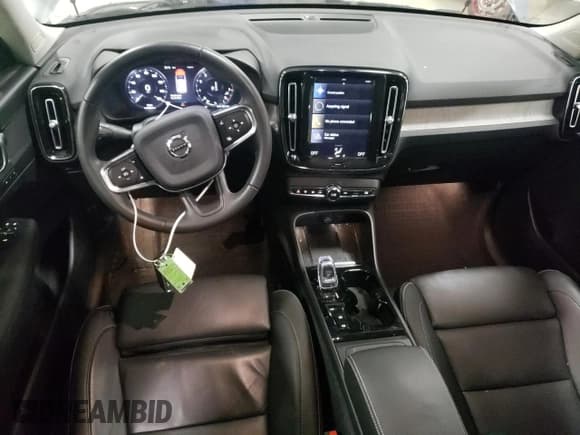 ✅ 2020 Volvo XC40 Inscription • VIN: YV4162UL7L2293906 • Lot: 51776465. Wystawiony na Copart z przebiegiem 75 364 mil. Bezpłatny archiwum sprzedaży aukcyjnych z USA i szczegółowy raport historii pojazdu na DreamBid. Zdjęcie 8.