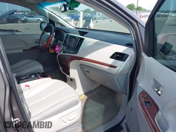 ✅ 2013 Toyota Sienna XLE • VIN: 5TDDK3DC2DS055716 • Lot: 42513736. Listed on IAAI with 163,268 mi. Free auction sales archive from the USA and detailed vehicle history report at DreamBid. Image 5.