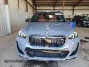 ✅ 2024 BMW X1 • VIN: WBX13EF04R5Z04971 • Lot: 70176595. Wystawiony na Copart z przebiegiem 22 903 mil. Bezpłatny archiwum sprzedaży aukcyjnych z USA i szczegółowy raport historii pojazdu na DreamBid. Zdjęcie 5.
