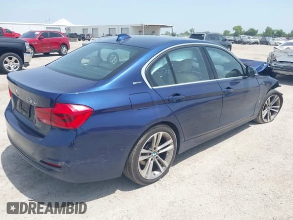 ✅ 2018 BMW 3 Series 330e • VIN: WBA8E1C52JA756858 • Лот: 42761351. Опубликован ранее на IAAI с пробегом Не указан. Бесплатный доступ к архиву аукционных продаж из США и подробный отчёт об истории автомобиля на DreamBid. Изображение 4.