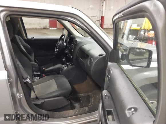 ✅ 2015 Jeep Patriot Sport • VIN: 1C4NJRBB9FD283375 • Lot: 41805288. Listed on IAAI with 61,670 mi. Free auction sales archive from the USA and detailed vehicle history report at DreamBid. Image 5.