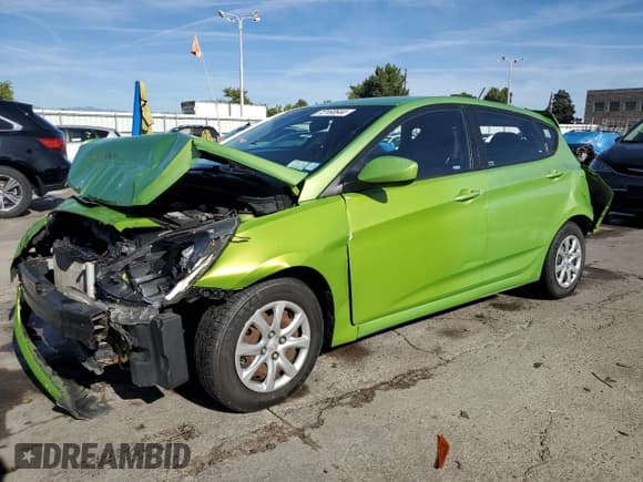 ✅ 2013 Hyundai Accent GS • VIN: KMHCT5AE0DU122458 • Лот: 72160644. Опубликован ранее на Copart с пробегом 104 775 миль. Бесплатный доступ к архиву аукционных продаж из США и подробный отчёт об истории автомобиля на DreamBid. Изображение 1.