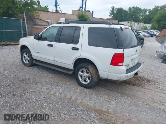 ✅ 2005 Ford Explorer XLT • VIN: 1FMZU63K25UB90682 • Lot: 42892710. Wystawiony na IAAI z przebiegiem 180 457 mil. Bezpłatny archiwum sprzedaży aukcyjnych z USA i szczegółowy raport historii pojazdu na DreamBid. Zdjęcie 3.