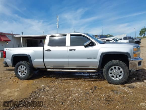✅ 2015 Chevrolet Silverado 2500HD LT • VIN: 1GC1KVE88FF156755 • Lot: 43061880. Listed on IAAI with 240,165 mi. Free auction sales archive from the USA and detailed vehicle history report at DreamBid. Image 13.