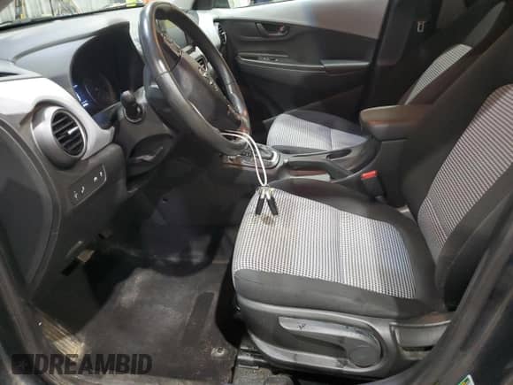 2021 Hyundai Kona SEL z VIN KM8K2CAA1MU673532, wystawiony jako Copart lot #66547565 z przebiegiem 143 139 mil mil oraz Szkoda całkowita • Salvage title. Historia ofert i sprzedaży dostępna na DreamBid. Obrazek 7.