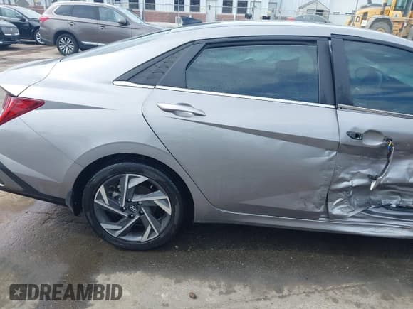 ✅ 2024 Hyundai Elantra Limited • VIN: KMHLP4DG4RU662057 • Lot: 43411119. Listed on IAAI with 25,102 mi. Free auction sales archive from the USA and detailed vehicle history report at DreamBid. Image 17.