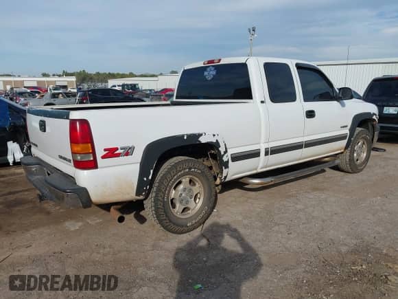 1999 Chevrolet Silverado 1500 LS z VIN 1GCEK19T6XE177409, wystawiony jako IAAI lot #43454625 z przebiegiem 206 574 mil mil oraz . Historia ofert i sprzedaży dostępna na DreamBid. Obrazek 4.