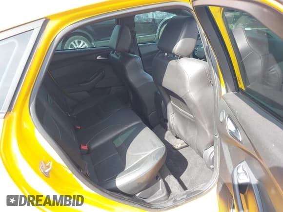 ✅ 2015 Ford Focus ST • VIN: 1FADP3L97FL358170 • Lot: 42217585. Wystawiony na IAAI z przebiegiem 121 319 mil. Bezpłatny archiwum sprzedaży aukcyjnych z USA i szczegółowy raport historii pojazdu na DreamBid. Zdjęcie 8.