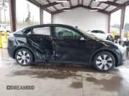 ✅ 2023 Tesla Model Y Long Range • VIN: 7SAYGAEE7PF739924 • Lot: 41612323. Wystawiony na IAAI z przebiegiem 75 226 mil. Bezpłatny archiwum sprzedaży aukcyjnych z USA i szczegółowy raport historii pojazdu na DreamBid. Zdjęcie 12.