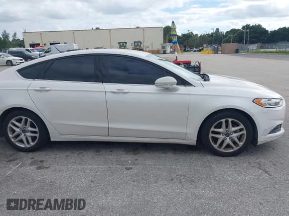 ✅ 2015 Ford Fusion SE • VIN: 1FA6P0HD9F5116439 • Lot: 43479817. Wystawiony na IAAI z przebiegiem 119 752 mil. Bezpłatny archiwum sprzedaży aukcyjnych z USA i szczegółowy raport historii pojazdu na DreamBid. Zdjęcie 13.