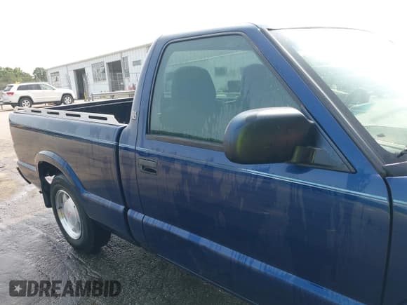 ✅ 2002 GMC Sonoma SLS • VIN: 1GTCS14W228137442 • Лот: 42273084. Опубликован ранее на IAAI с пробегом 223 117 миль. Бесплатный доступ к архиву аукционных продаж из США и подробный отчёт об истории автомобиля на DreamBid. Изображение 13.