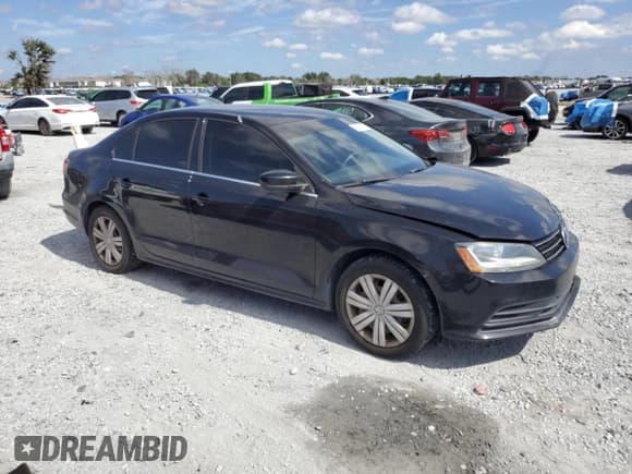 ✅ 2017 Volkswagen Jetta S • VIN: 3VW2B7AJ7HM293310 • Лот: 82698685. Опубликован ранее на Copart с пробегом 15 800 миль. Бесплатный доступ к архиву аукционных продаж из США и подробный отчёт об истории автомобиля на DreamBid. Изображение 4.