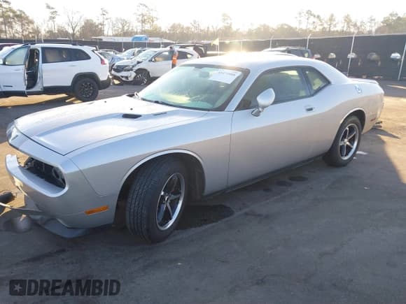 ✅ 2010 Dodge Challenger SE • VIN: 2B3CJ4DV7AH142688 • Lot: 41474988. Wystawiony na IAAI z przebiegiem 122 441 mil. Bezpłatny archiwum sprzedaży aukcyjnych z USA i szczegółowy raport historii pojazdu na DreamBid. Zdjęcie 17.