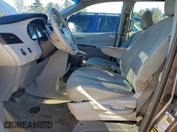 ✅ 2011 Toyota Sienna • VIN: 5TDZK3DC8BS012226 • Лот: 93187155. Опубликован ранее на Copart с пробегом 168 659 миль. Бесплатный доступ к архиву аукционных продаж из США и подробный отчёт об истории автомобиля на DreamBid. Изображение 7.