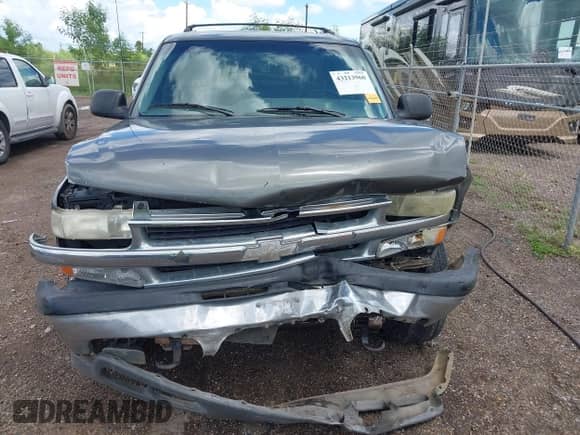 2002 Chevrolet Suburban LT z VIN 3GNEC16Z52G317108, wystawiony jako IAAI lot #43213960 z przebiegiem 252 559 mil mil oraz . Historia ofert i sprzedaży dostępna na DreamBid. Obrazek 13.