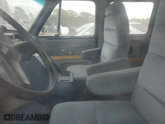 ✅ 1989 Chevrolet Chevy Van • VIN: 2GBEG25H9K4157306 • Lot: 82487555. Wystawiony na Copart z przebiegiem Nie podano. Bezpłatny archiwum sprzedaży aukcyjnych z USA i szczegółowy raport historii pojazdu na DreamBid. Zdjęcie 7.