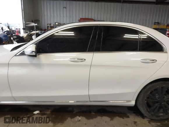 ✅ 2016 Mercedes-Benz C 300 • VIN: 55SWF4JB4GU119115 • Lot: 42258426. Wystawiony na IAAI z przebiegiem 88 765 mil. Bezpłatny archiwum sprzedaży aukcyjnych z USA i szczegółowy raport historii pojazdu na DreamBid. Zdjęcie 15.
