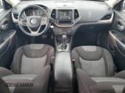 ✅ 2017 Jeep Cherokee Sport • VIN: 1C4PJLAS1HW667195 • Lot: 42612245. Wystawiony na Copart z przebiegiem 129 108 mil. Bezpłatny archiwum sprzedaży aukcyjnych z USA i szczegółowy raport historii pojazdu na DreamBid. Zdjęcie 8.