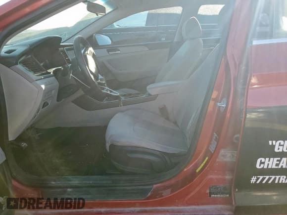 ✅ 2018 Hyundai Sonata SE • VIN: 5NPE24AF4JH671511 • Лот: 70567515. Опубликован ранее на Copart с пробегом 212 323 миль. Бесплатный доступ к архиву аукционных продаж из США и подробный отчёт об истории автомобиля на DreamBid. Изображение 7.