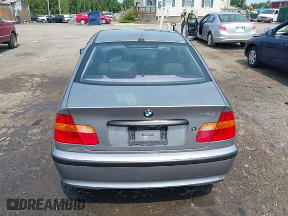 ✅ 2004 BMW 3 Series 325i • VIN: WBAET37484NJ83466 • Lot: 42409512. Listed on IAAI with 98,955 mi. Free auction sales archive from the USA and detailed vehicle history report at DreamBid. Image 17.