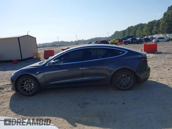 ✅ 2018 Tesla Model 3 Long Range Battery • VIN: 5YJ3E1EB3JF114494 • Lot: 43287698. Wystawiony na IAAI z przebiegiem 125 634 mil. Bezpłatny archiwum sprzedaży aukcyjnych z USA i szczegółowy raport historii pojazdu na DreamBid. Zdjęcie 15.