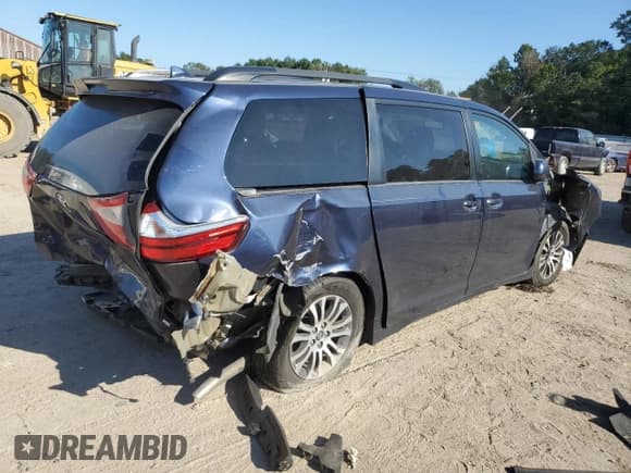 ✅ 2018 Toyota Sienna XLE Auto Access Seat • VIN: 5TDYZ3DC9JS908900 • Lot: 71980115. Listed on Copart with 92,508 mi. Free auction sales archive from the USA and detailed vehicle history report at DreamBid. Image 3.