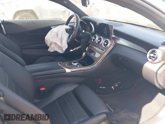 ✅ 2019 Mercedes-Benz C 300 • VIN: WDDWJ8DB9KF800304 • Lot: 42344367. Wystawiony na IAAI z przebiegiem 51 248 mil. Bezpłatny archiwum sprzedaży aukcyjnych z USA i szczegółowy raport historii pojazdu na DreamBid. Zdjęcie 5.