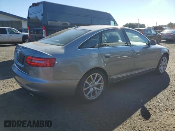 ✅ 2010 Audi A6 Premium Plus • VIN: WAUFGAFB6AN004964 • Lot: 87057605. Wystawiony na Copart z przebiegiem 117 646 mil. Bezpłatny archiwum sprzedaży aukcyjnych z USA i szczegółowy raport historii pojazdu na DreamBid. Zdjęcie 3.