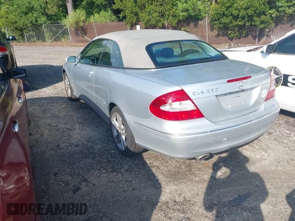 ✅ 2006 Mercedes-Benz CLK 350 • VIN: WDBTK56G16T056141 • Lot: 42580658. Listed on IAAI with 144,666 mi. Free auction sales archive from the USA and detailed vehicle history report at DreamBid. Image 3.