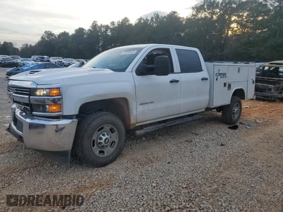 ✅ 2018 Chevrolet Silverado 1500 • VIN: 1GB1CUEY4JF106665 • Лот: 51954155. Опубликован ранее на Copart с пробегом 206 295 миль. Бесплатный доступ к архиву аукционных продаж из США и подробный отчёт об истории автомобиля на DreamBid. Изображение 1.
