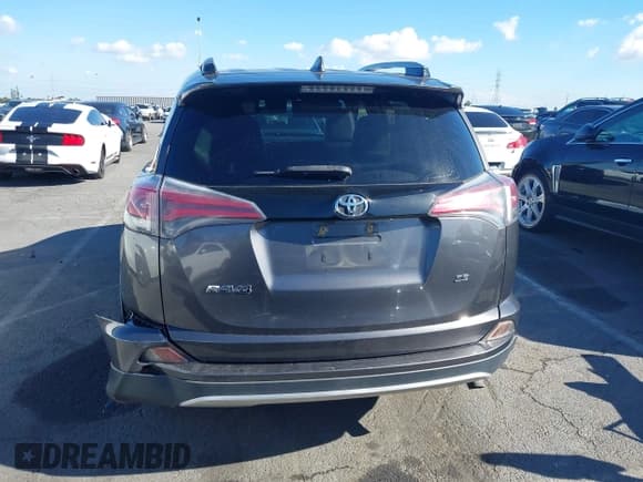 ✅ 2017 Toyota RAV4 SE • VIN: JTMNFREV5HJ701622 • Лот: 43728380. Опубликован ранее на IAAI с пробегом 91 028 миль. Бесплатный доступ к архиву аукционных продаж из США и подробный отчёт об истории автомобиля на DreamBid. Изображение 17.