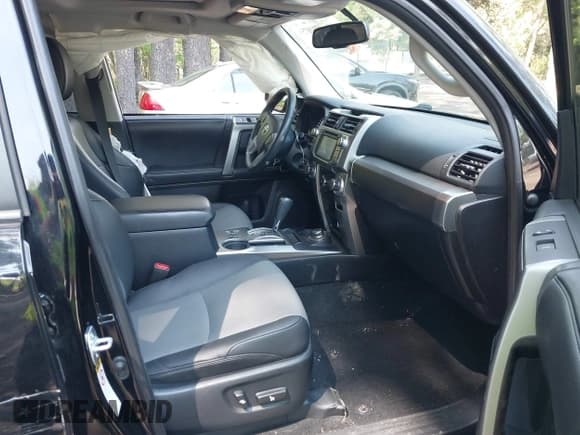 ✅ 2019 Toyota 4Runner SR5 • VIN: JTEBU5JR5K5627964 • Lot: 42110759. Wystawiony na IAAI z przebiegiem 81 103 mil. Bezpłatny archiwum sprzedaży aukcyjnych z USA i szczegółowy raport historii pojazdu na DreamBid. Zdjęcie 5.