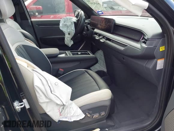 ✅ 2024 Kia EV9 GT-Line • VIN: KNDAEFS50R6034239 • Lot: 42683517. Wystawiony na IAAI z przebiegiem 5 709 mil. Bezpłatny archiwum sprzedaży aukcyjnych z USA i szczegółowy raport historii pojazdu na DreamBid. Zdjęcie 5.