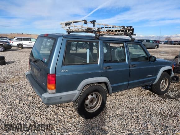 ✅ 1999 Jeep Cherokee SE • VIN: 1J4FF28S5XL646812 • Lot: 87951115. Listed on Copart with 230,161 mi. Free auction sales archive from the USA and detailed vehicle history report at DreamBid. Image 3.