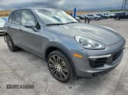 ✅ 2017 Porsche Cayenne S • VIN: WP1AB2A27HLA50512 • Lot: 70644985. Wystawiony na Copart z przebiegiem 45 130 mil. Bezpłatny archiwum sprzedaży aukcyjnych z USA i szczegółowy raport historii pojazdu na DreamBid. Zdjęcie 4.