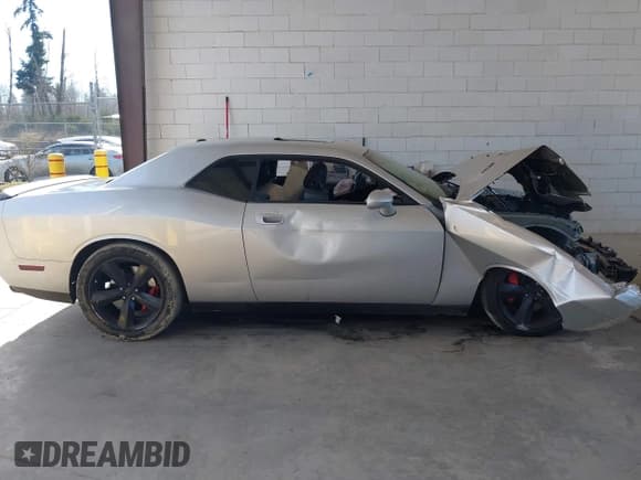 ✅ 2009 Dodge Challenger SRT-8 • VIN: 2B3LJ74W59H579918 • Lot: 41699280. Wystawiony na IAAI z przebiegiem Nie podano. Bezpłatny archiwum sprzedaży aukcyjnych z USA i szczegółowy raport historii pojazdu na DreamBid. Zdjęcie 13.