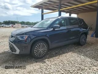 ✅ 2025 Volkswagen Taos SE • VIN: 3VVSC7B26SM036672 • Лот: 60685845. Опубликован ранее на Copart с пробегом 1 763 миль. Бесплатный доступ к архиву аукционных продаж из США и подробный отчёт об истории автомобиля на DreamBid. Изображение 1.