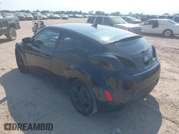 ✅ 2013 Hyundai Veloster w/Black Int • VIN: KMHTC6AD8DU135360 • Lot: 39632653. Wystawiony na IAAI z przebiegiem 135 744 mil. Bezpłatny archiwum sprzedaży aukcyjnych z USA i szczegółowy raport historii pojazdu na DreamBid. Zdjęcie 3.