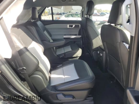 ✅ 2024 Ford Explorer XLT • VIN: 1FMSK7DH6RGA59839 • Lot: 48319795. Wystawiony na Copart z przebiegiem 12 070 mil. Bezpłatny archiwum sprzedaży aukcyjnych z USA i szczegółowy raport historii pojazdu na DreamBid. Zdjęcie 11.