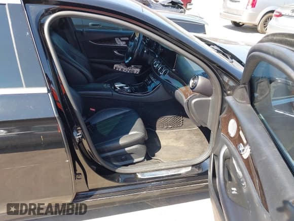 ✅ 2017 Mercedes-Benz E 300 Luxury • VIN: WDDZF4JB6HA043346 • Lot: 43141155. Listed on IAAI with 118,650 mi. Free auction sales archive from the USA and detailed vehicle history report at DreamBid. Image 5.